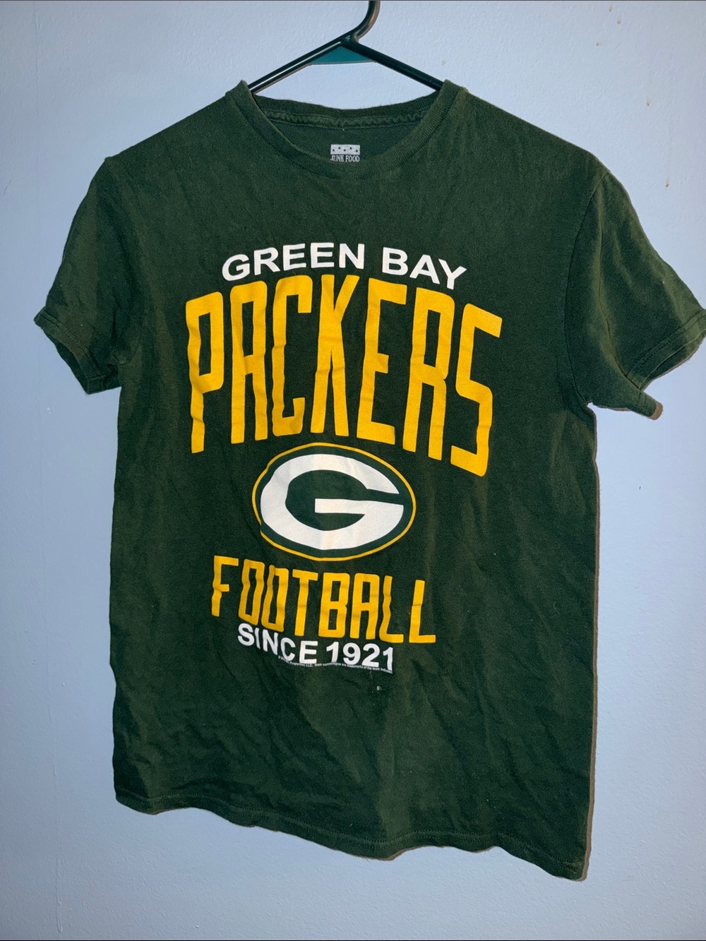 NFL Green Bay Packers men’s small junk foodOfficial Logo T-Shirt - Green